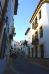 Calle lateral a la casa
